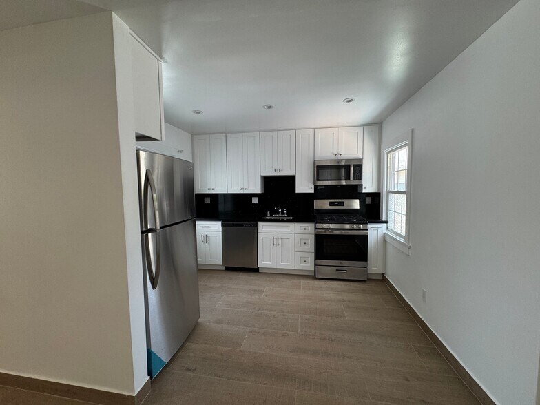 Building Photo - 14224 Friar St