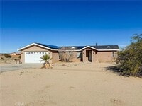 Building Photo - 29 Palms Home with Garage