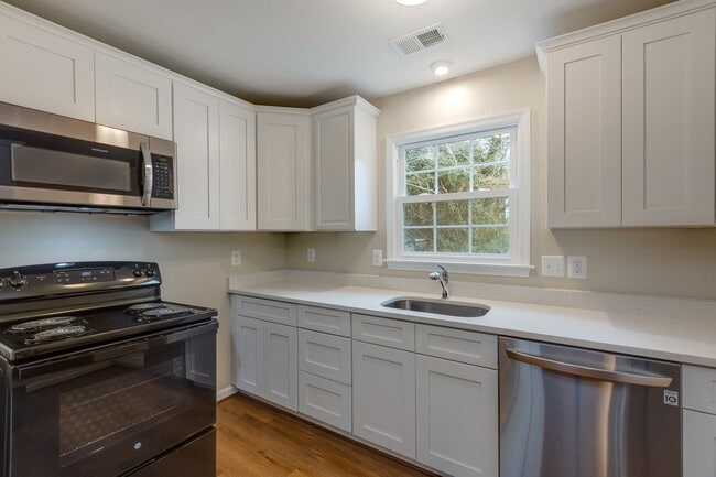 Building Photo - 9202 Douglas St