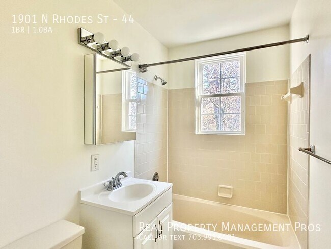 Building Photo - 1901 N Rhodes St