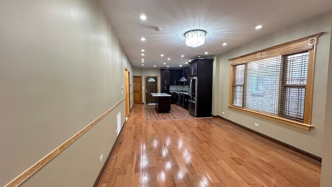 Building Photo - 5716 N Campbell Ave