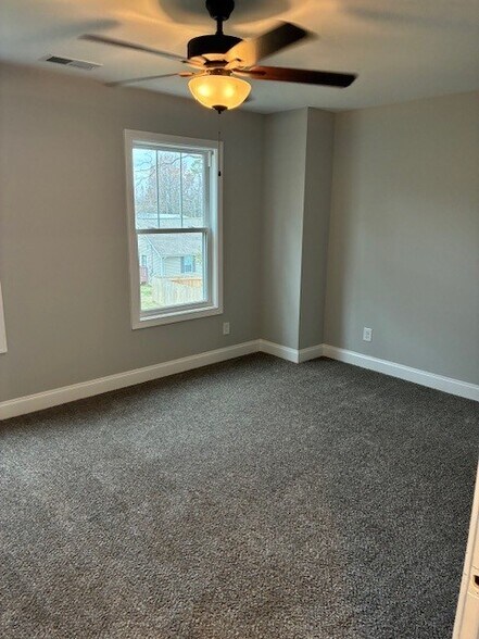 Building Photo - 744 Gracey Ave