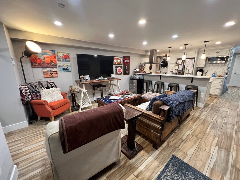 Building Photo - 212 5th St NE