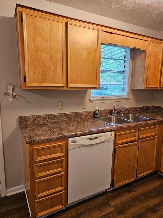 Building Photo - 2985 Woodrich Dr
