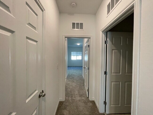 Building Photo - GATED 3 BED 2.5 BATH 2 CAR GARAGE + LOFT IN NORTH LAS VEGAS