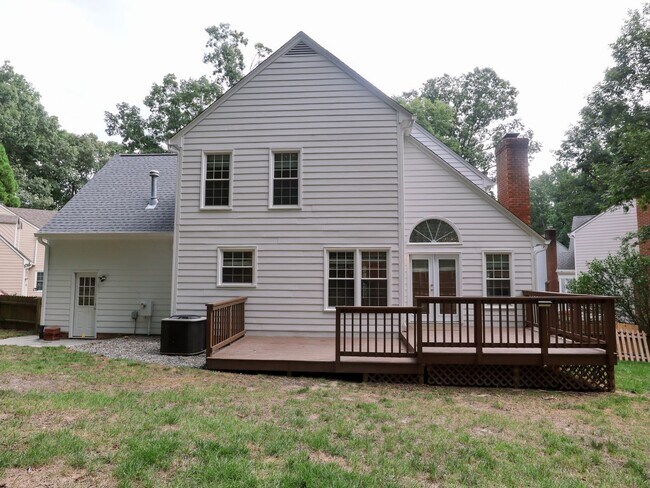 Building Photo - Spacious 4-Bedroom with Fenced Yard, Deck,...