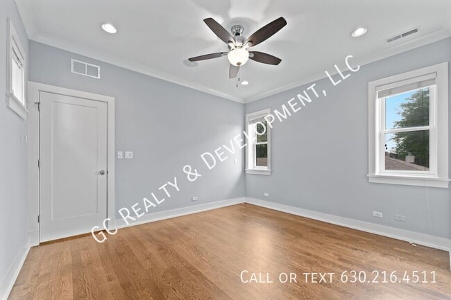 Building Photo - 2326 N Greenview Ave