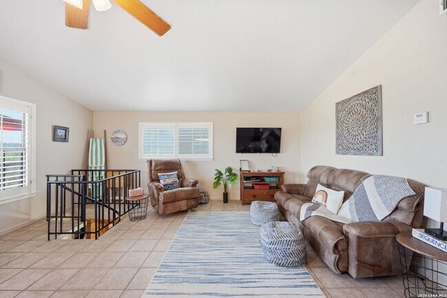 Building Photo - 2681 Lakeview Dr