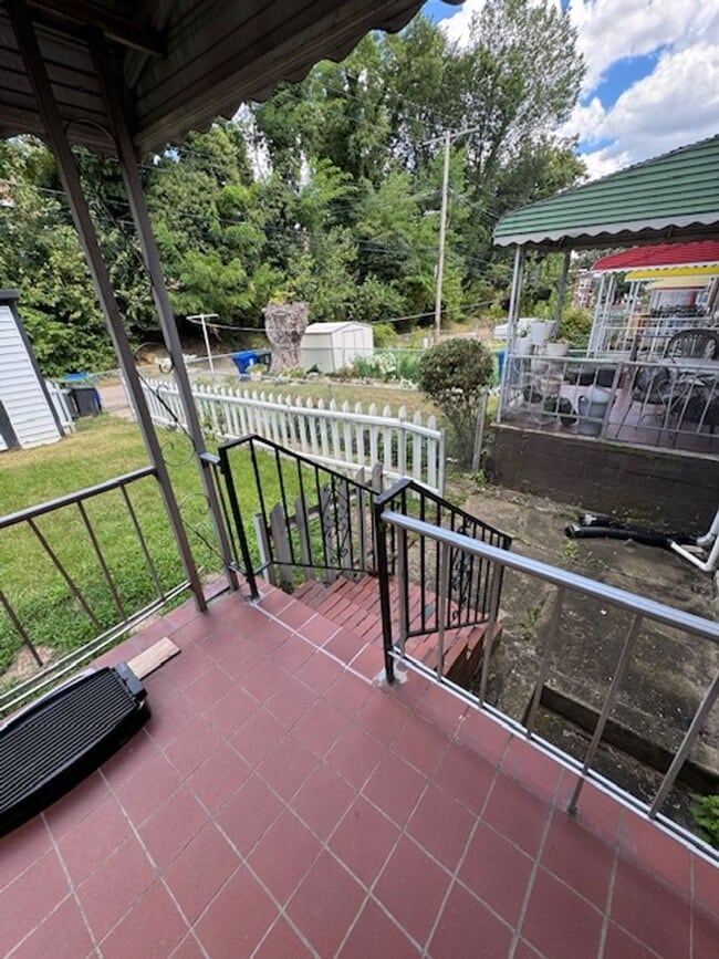 Building Photo - 3BED 2BATH FINISHED BASEMENT $1650/MONTH!