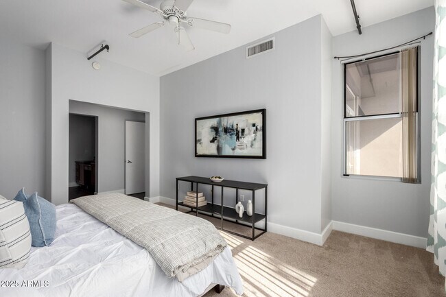 Building Photo - 1326 N Central Ave