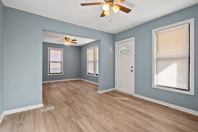 Building Photo - Dutchtown 2 bed 1 bath Single-Family for R...