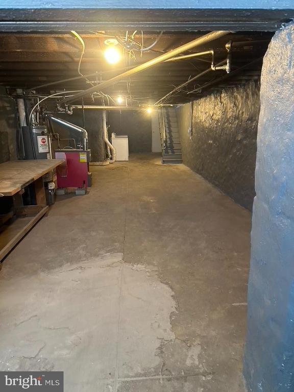 Building Photo - 5608 N Mascher St