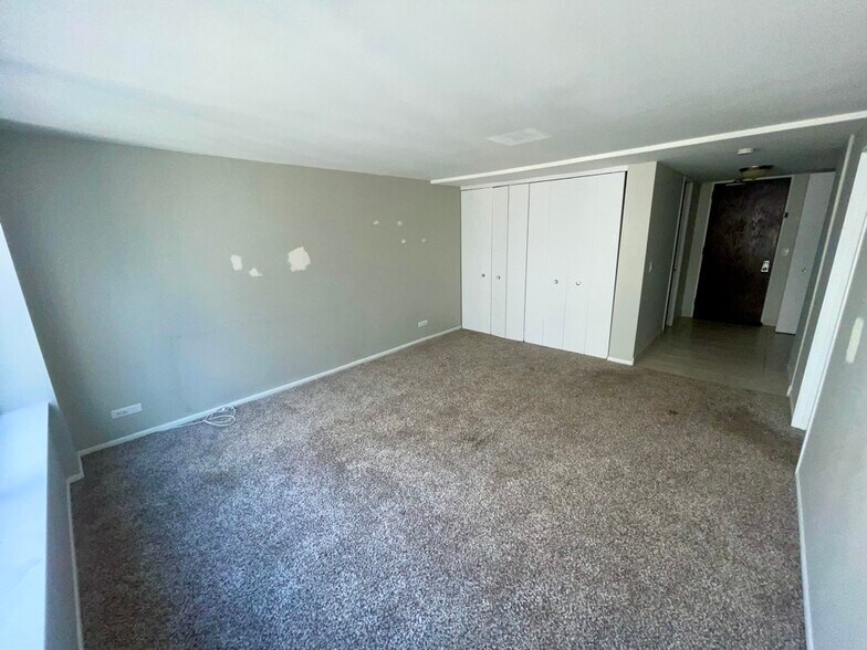 Building Photo - 233 E Erie St