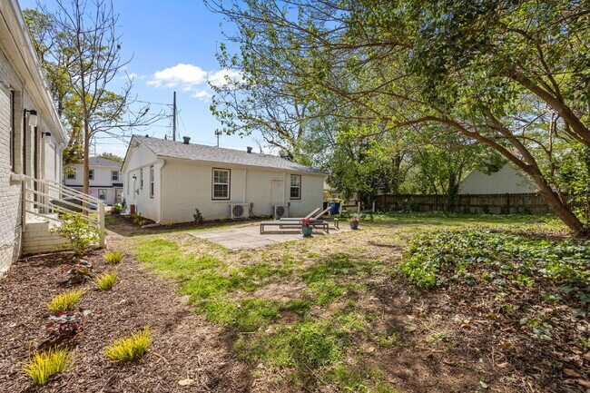 Building Photo - "Charming 1-Bed Gem at 509-511 Cape Ave, Raleigh – Your Cozy Retreat Awaits!"
