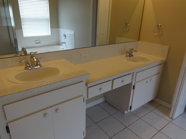 Building Photo - 1750 Kirtley Dr