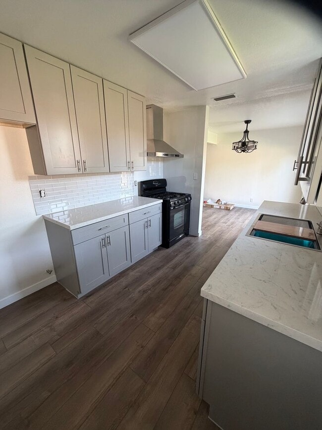 Building Photo - Fullerton Single Story Beauty