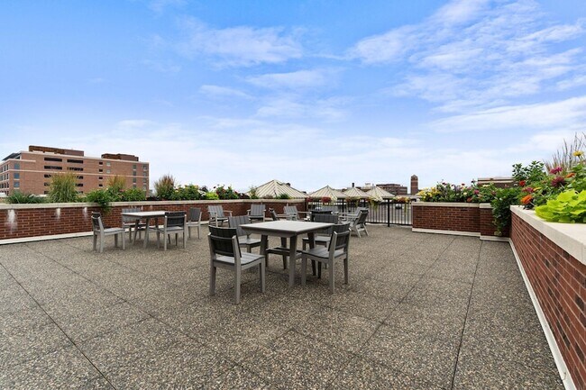 Building Photo - 401 N 2nd St