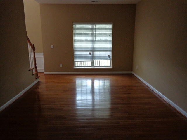 Building Photo - 433 Holland Springs Dr