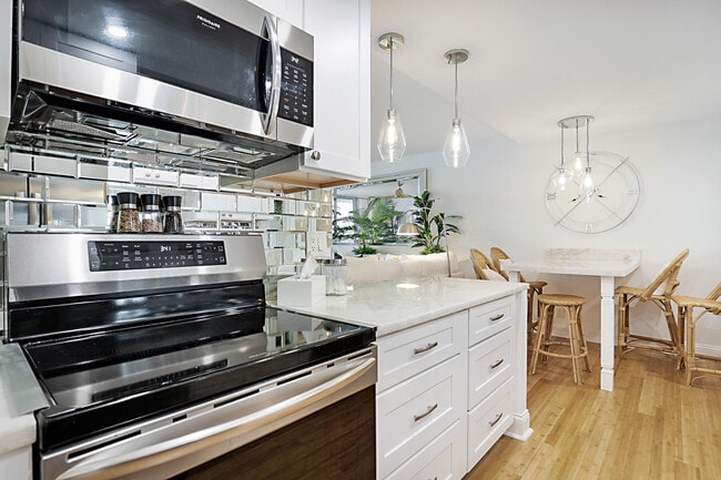 Building Photo - 2121 N Ocean Blvd