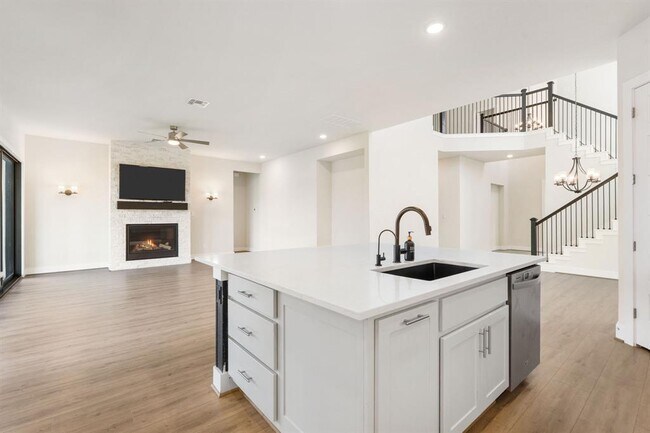 Building Photo - 504 Tomichi Trl