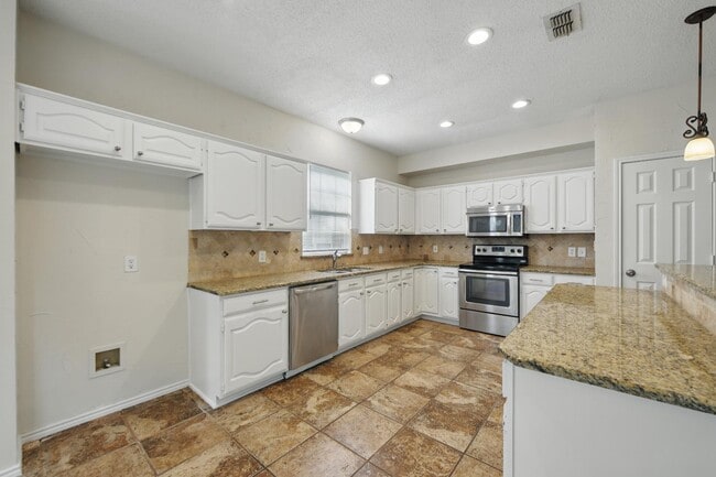 Building Photo - 2521 Timber Ridge Ln