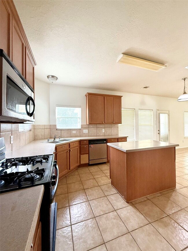 Building Photo - 24623 Colonial Maple Dr