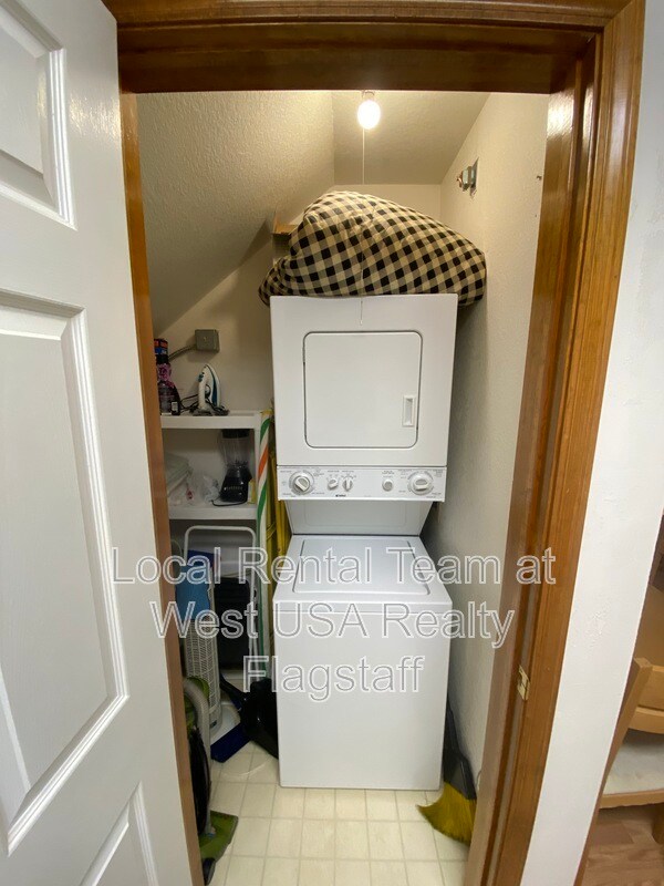 Building Photo - 5825 E Bear Paw Dr