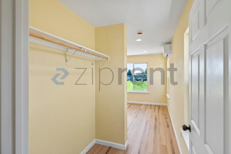 Building Photo - 732 W Edmundson Ave