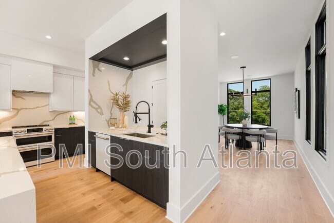 Building Photo - 194 E Lake Terrace SE