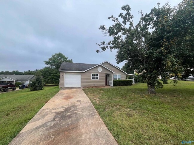 Building Photo - 121 Bramblebush Dr