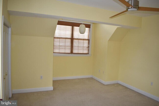 Building Photo - 204 Seneca Way