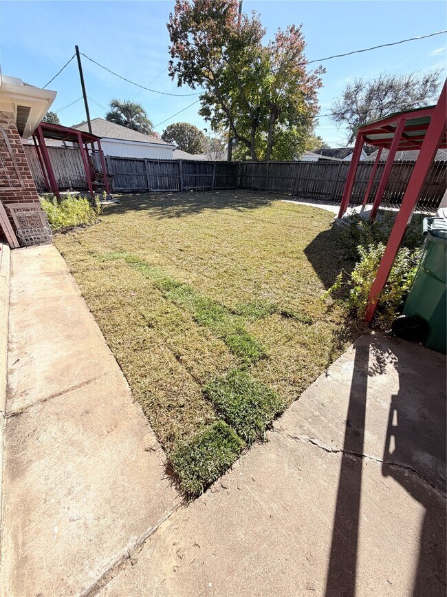 Building Photo - 9231 Stroud Dr