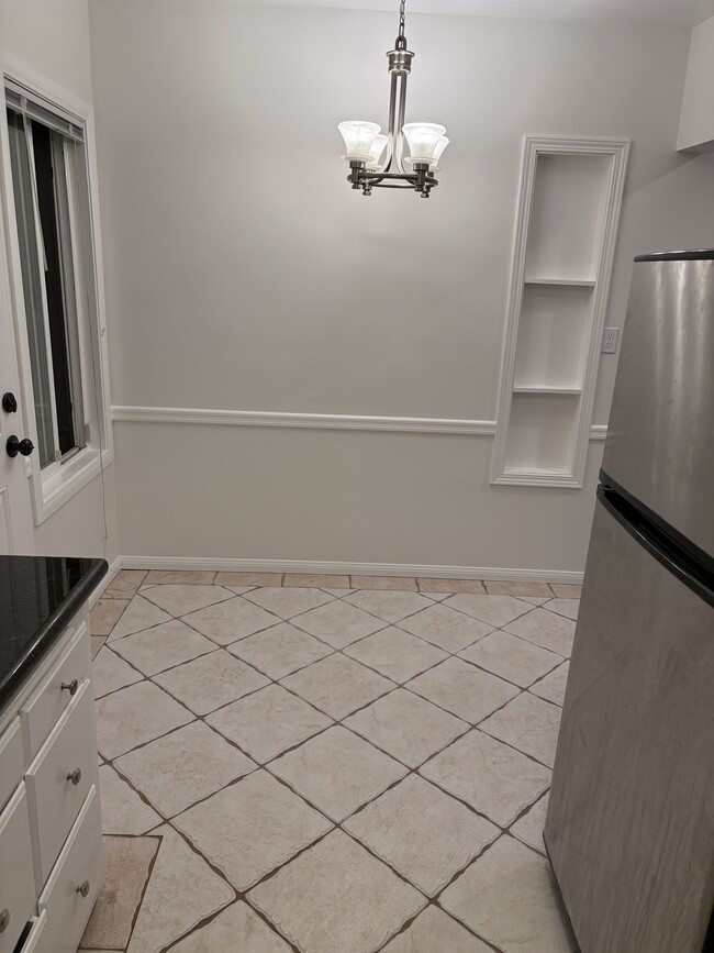 Building Photo - 1644 S Garth Ave