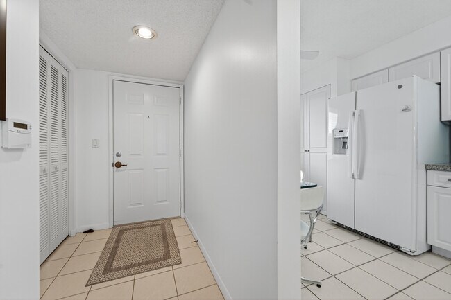 Building Photo - 14095 Royal Vista Dr