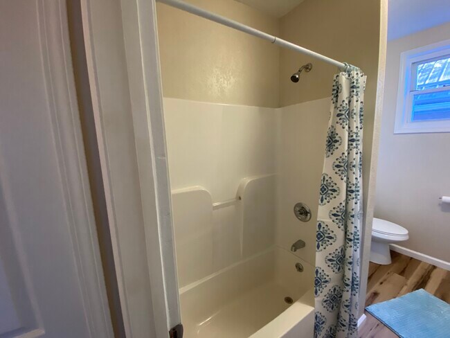 tub/ shower - 1509 12th St