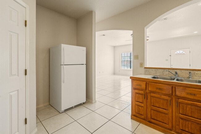 Building Photo - 113 Ramon Cardenas Dr