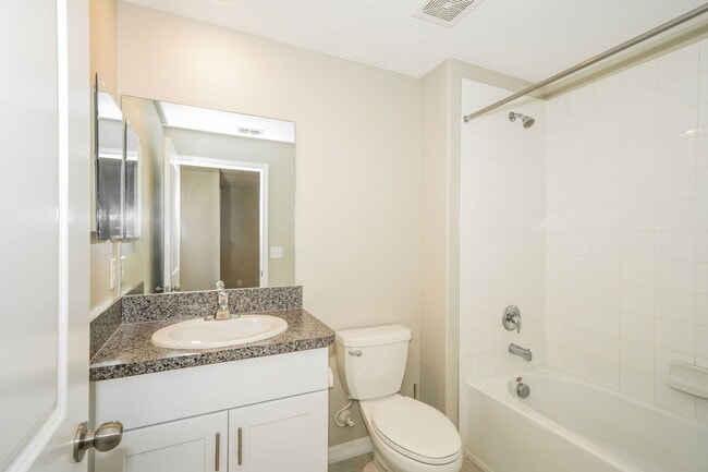 Building Photo - 1552 Cassius St