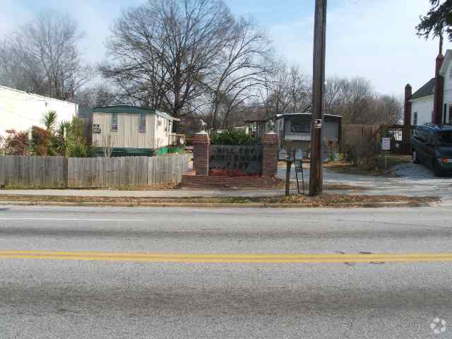 Building Photo - 1300 Woodside Ave