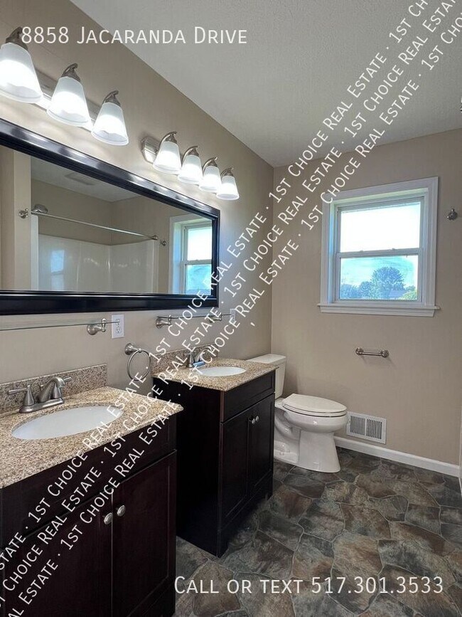 Building Photo - 8858 Jacaranda Dr