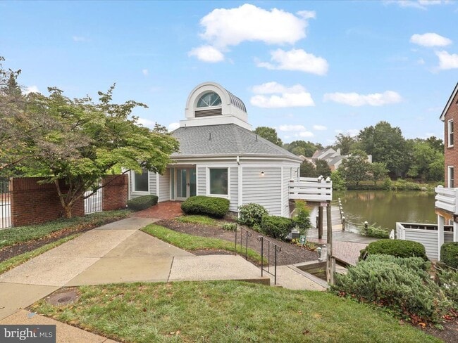 Building Photo - 7596 Lakeside Village Dr