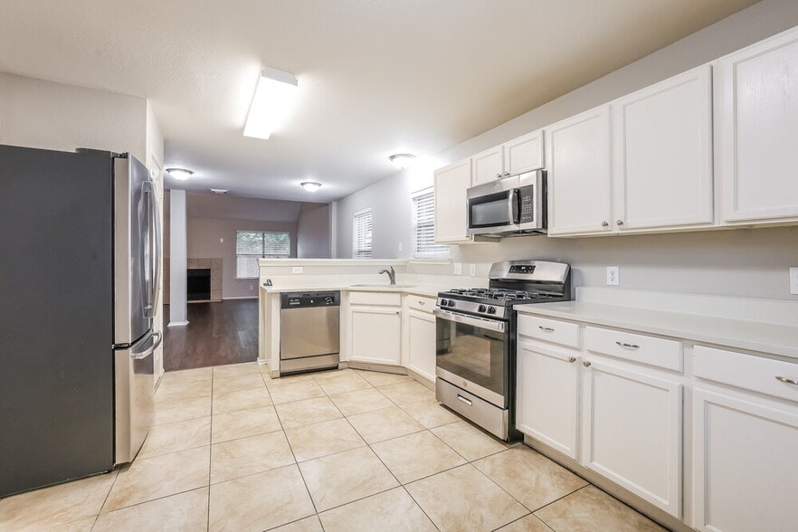 Building Photo - 6030 NW Creek Cir