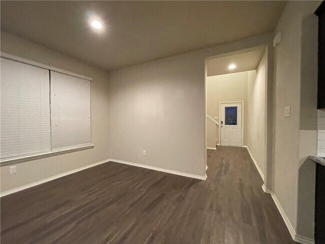 Building Photo - 109 Miles Dr