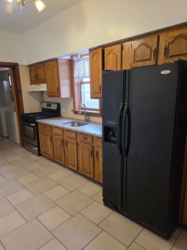 Building Photo - City Living