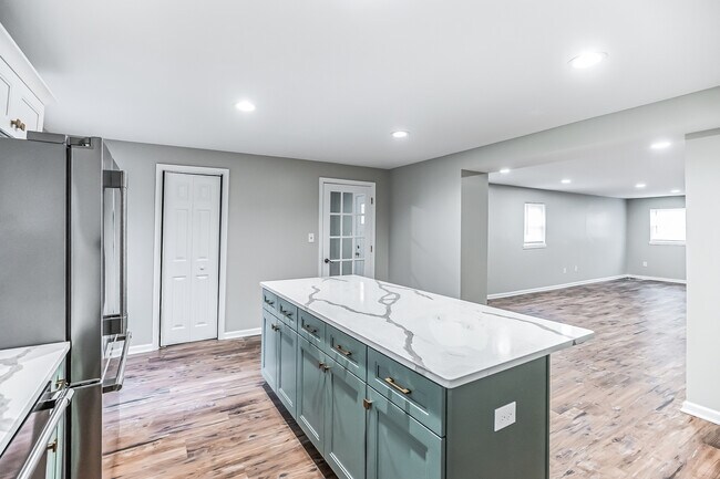 Building Photo - 203 Ford St