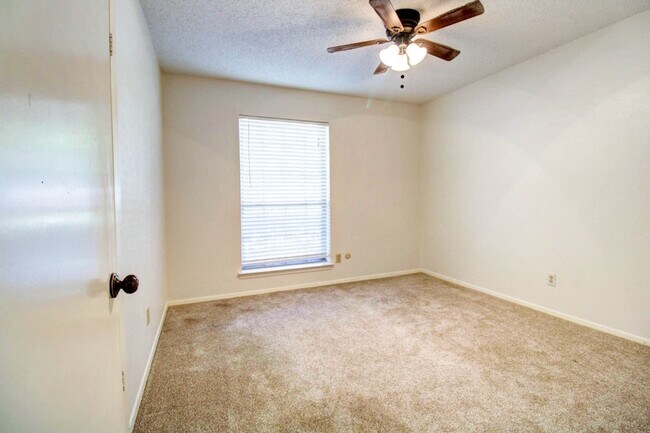 Building Photo - 758 Brighton Ln