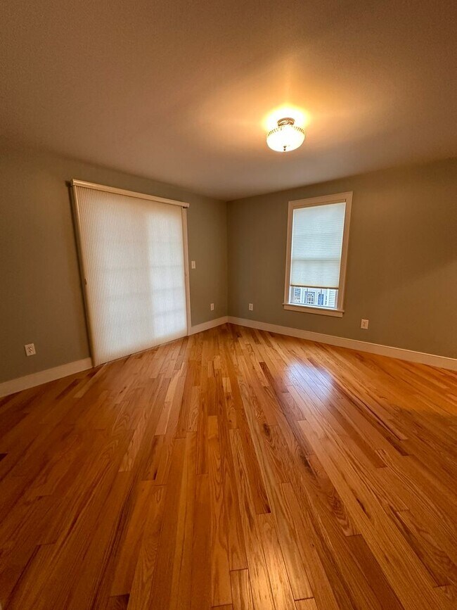 Building Photo - LARGE THREE BEDROOM HOME - AVAILABLE JUNE 1st, 2026