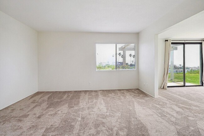 Building Photo - Beautiful Ocean & Golfcourse View!