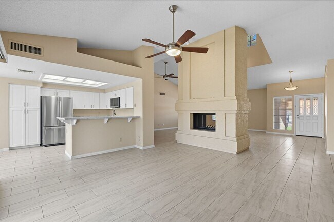 Building Photo - Scottsdale Ranch - Three Bedrooms and POOL!