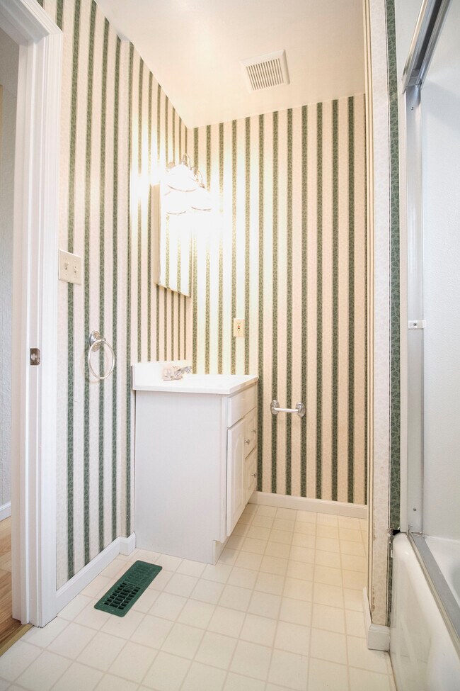 Building Photo - 6910 Brint Rd