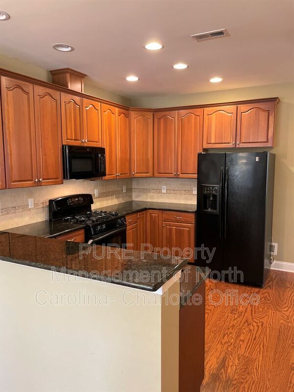 Building Photo - 9504 Lost Key Ct